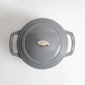USA Enamel? Cast Iron Dutch Oven